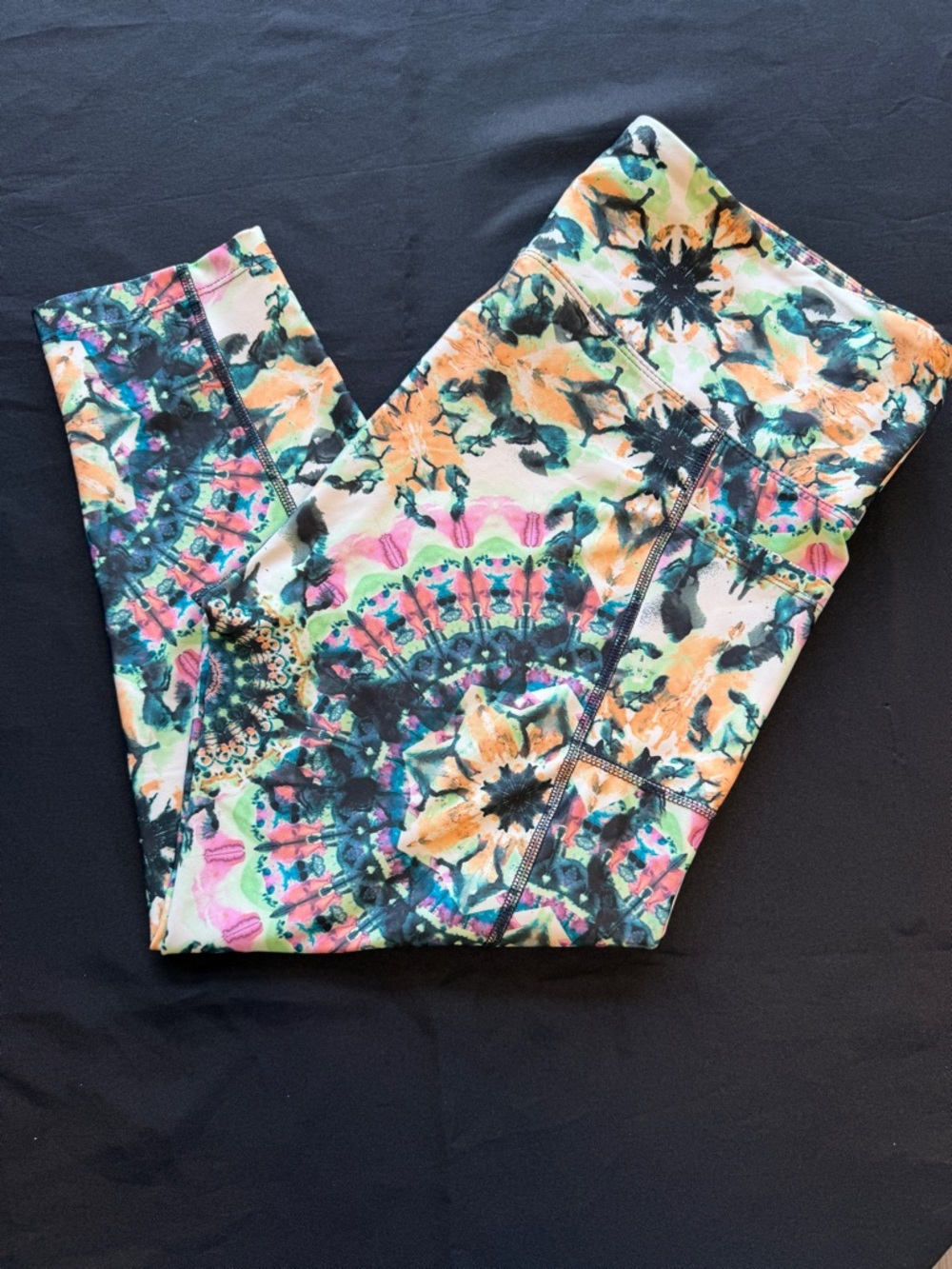 Bally’s total fitness multi colored yoga pants/leggings, Size 1X - Picture 2 of 4